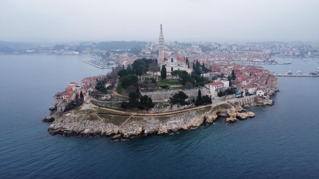 Apartment Michaela 4-Sterne & Parking Rovinj Exterior photo